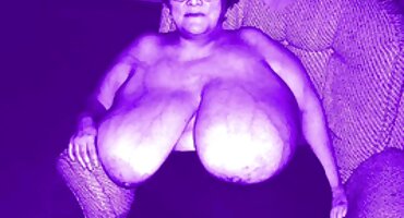 phim sex người lùn Anh coi phim sex hàn quốc chàng ôm cô gái trong sự ngạc nhiên với đôi chân của mình và cums trên đôi chân của cô.